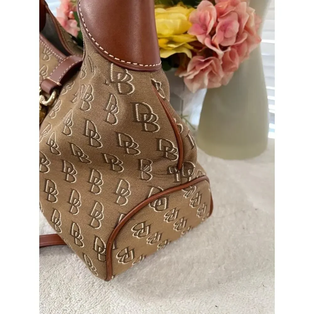 Dooney and bourke DB shadow clasp sac with wristlet 2pc set (PU300